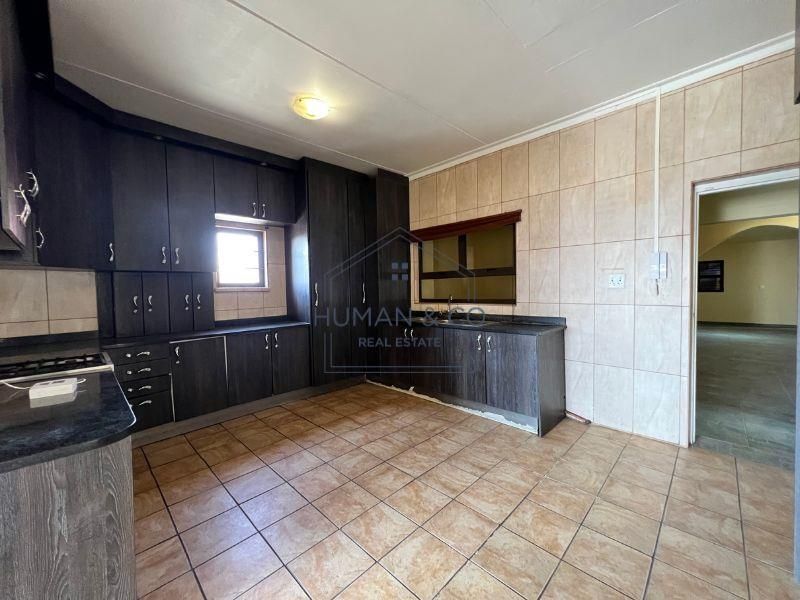 8 Bedroom house close to Harbour and Lagoon! - Photo 6