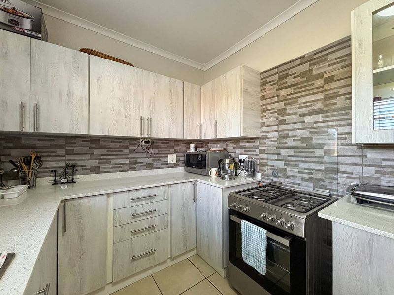 Newly Renovated Retirement Living with Exceptional Off-Grid Features in Amberfield, Howick - Photo 6
