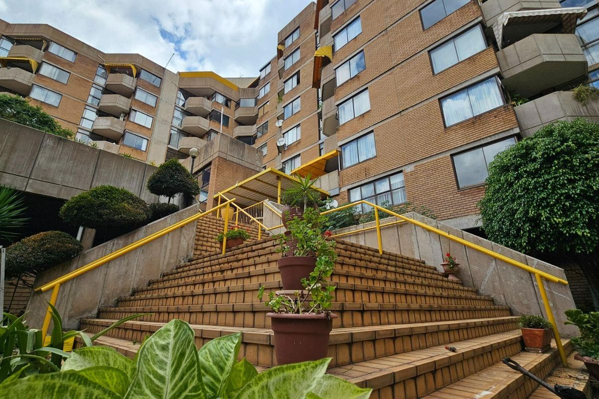 Spacious 1-Bedroom Flat in Exclusive 50+ Community - Photo 2