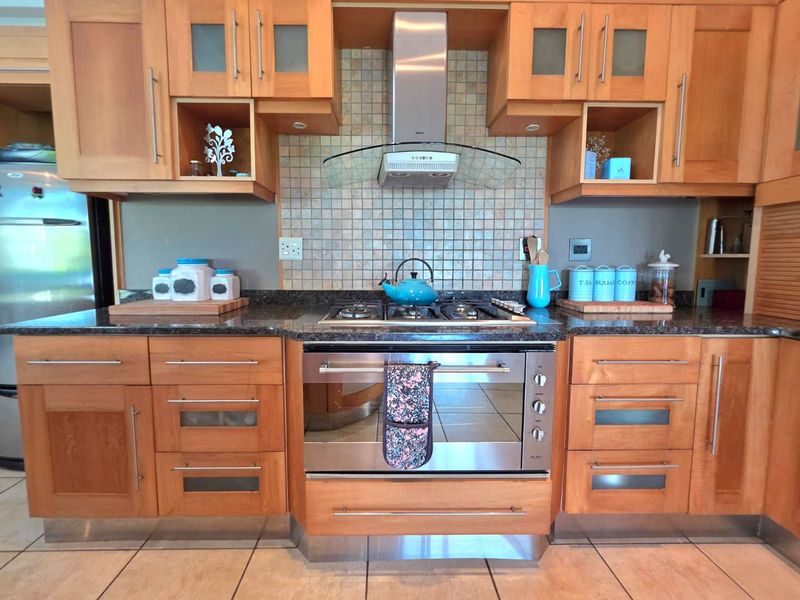 SOLE MANDATE – Prestigious Mount Edgecombe Golf Estate Living - Photo 10