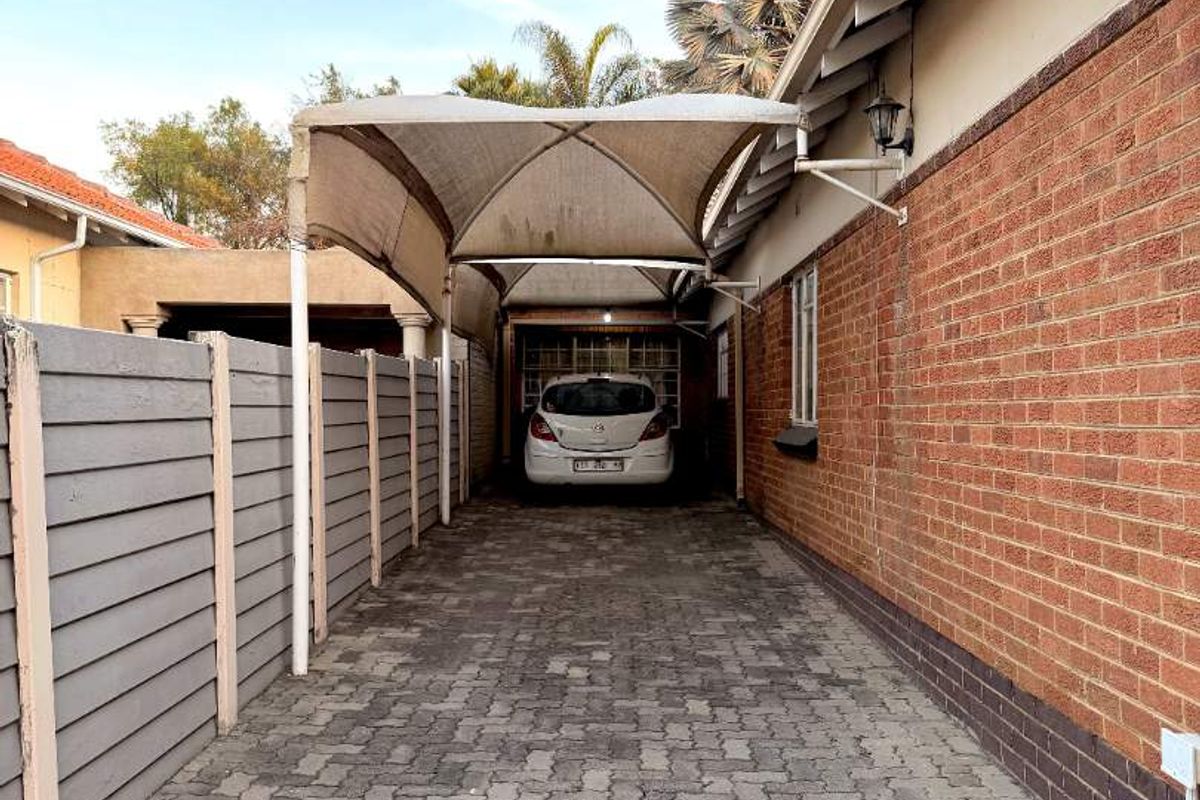 Investment Property with 5 Bachelor Flatlets - Photo 3
