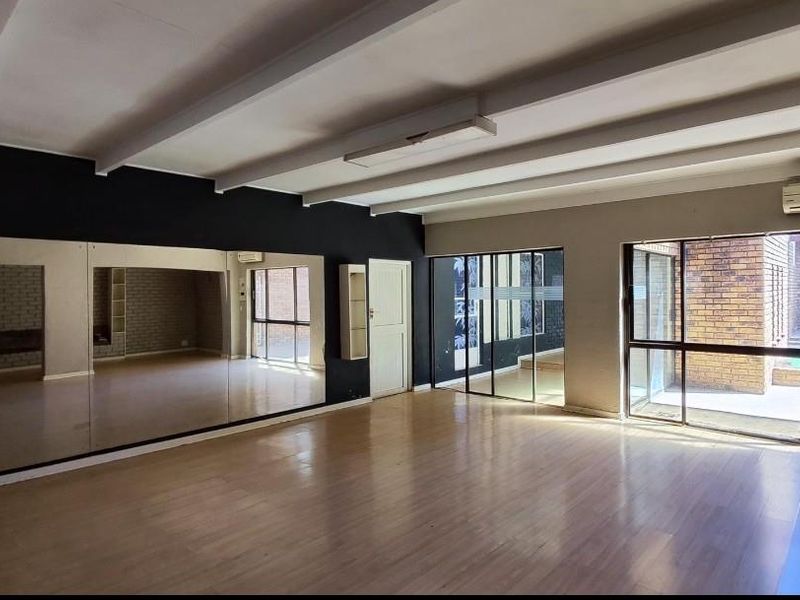 Large family home - Photo 9