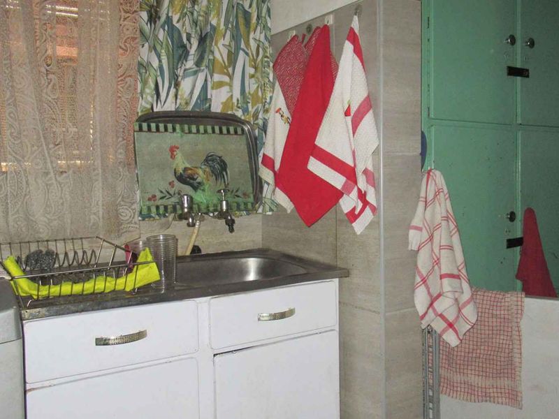 This starter home is perfect for young professionals or for a small family. - Photo 7