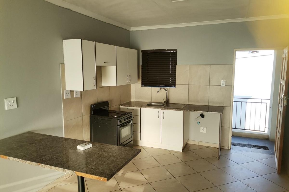 Stunning 2 Bedroom apartment in sought after estate - Photo 2