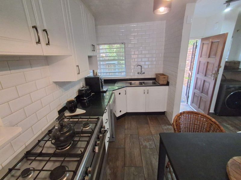 2 Bedroom Townhouse in Monument Park - Photo 2