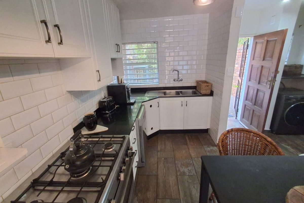 2 Bedroom Townhouse in Monument Park - Photo 2