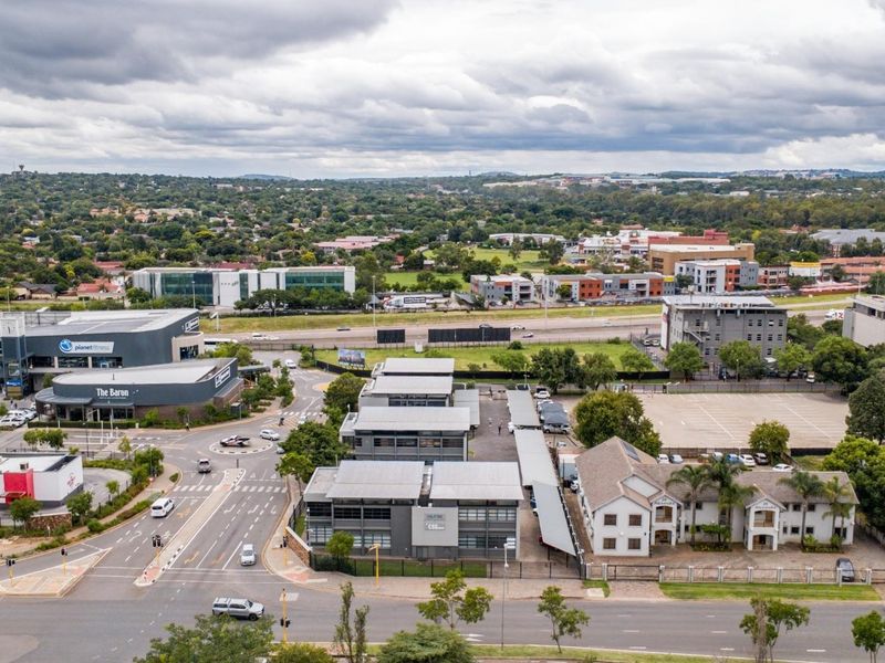 Upgrade Your HQ: Prime 230m2 
Fitted Modern Office Suite - Photo 10