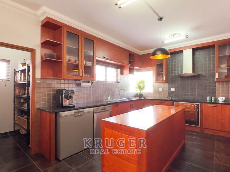 Big Family? Holiday Home? Why Not Both? - Photo 6