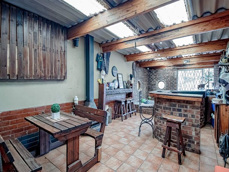 Spacious Home with a flatlet and pool. - Photo 3