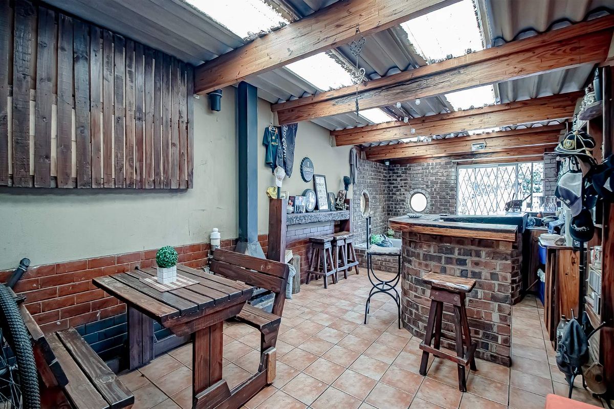Spacious Home with a flatlet and pool. - Photo 3