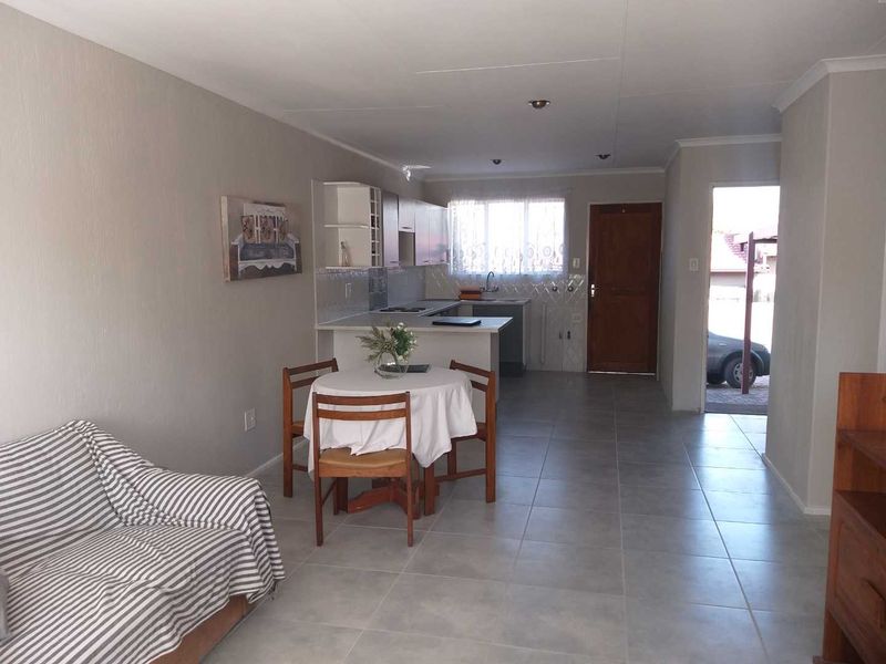 Lock-up -&-Go 3 bedroom Townhouse in sought after Complex For Sale! - Photo 9
