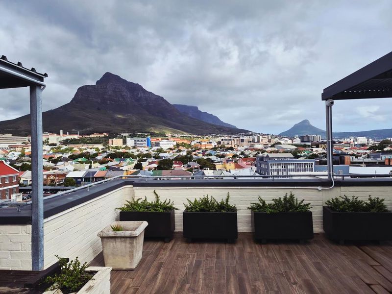 Trendy STUDIO apartment with all amenities and balcony , lovely views with parking - Photo 3