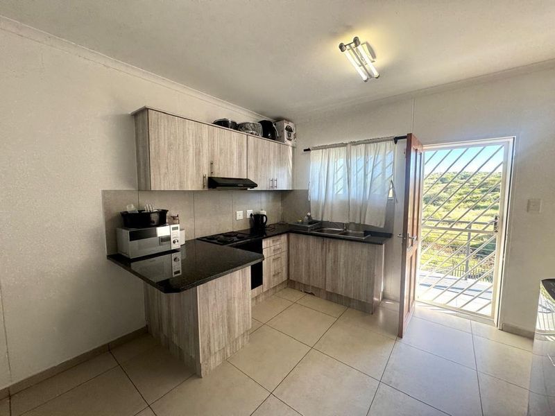 2 Bedroom Townhouse For Sale in Rocky Crest - Photo 2