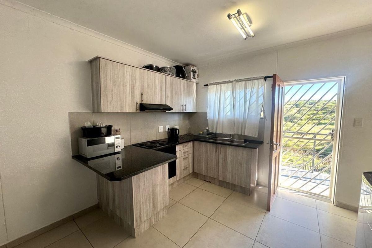 2 Bedroom Townhouse For Sale in Rocky Crest - Photo 2