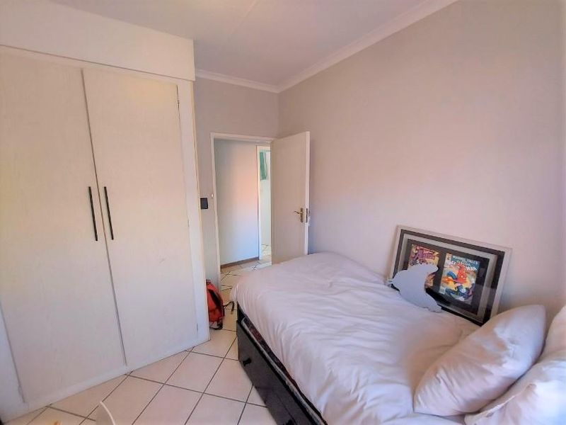 Townhouse for sale in a secured estate. - Photo 9