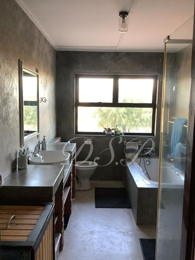 main house - bathroom