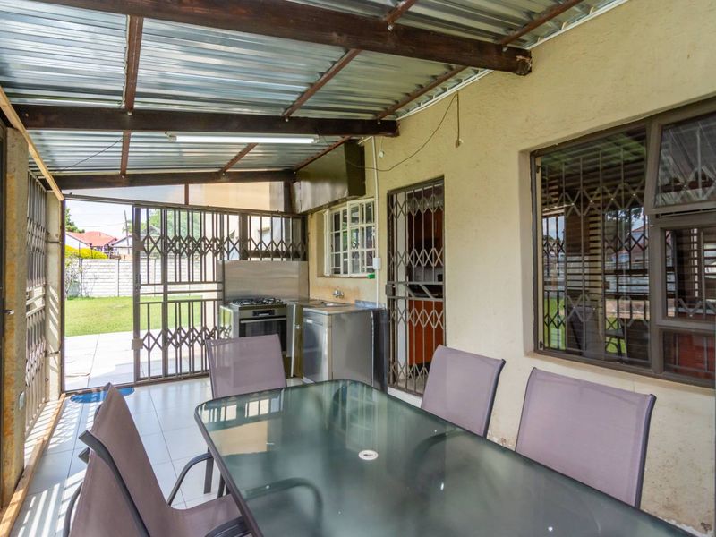 Space galore Gem in Greenhills - For Sale - Photo 10