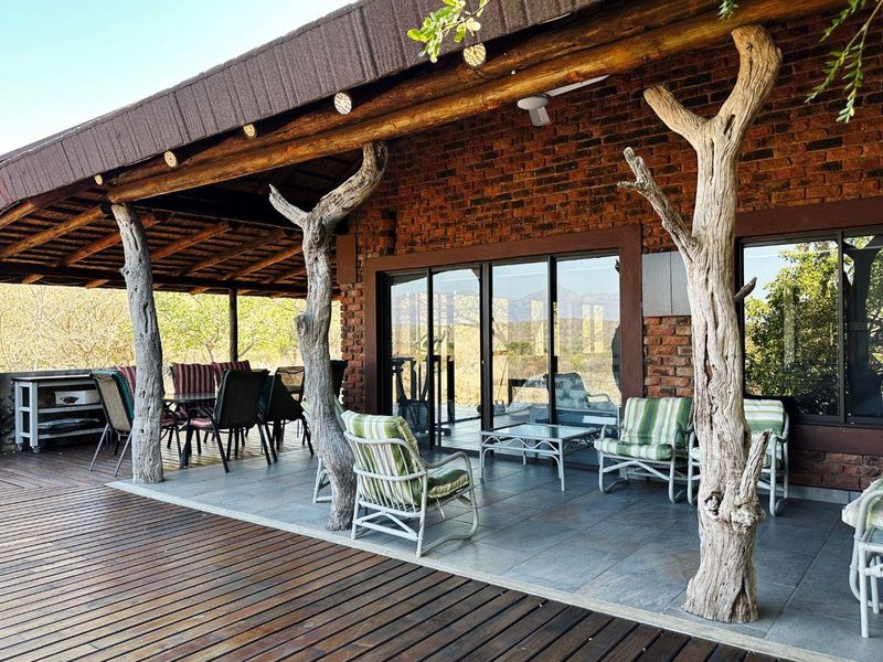 Beautifully Renovated Home with Spacious Patio and Guest Cottage - Photo 9