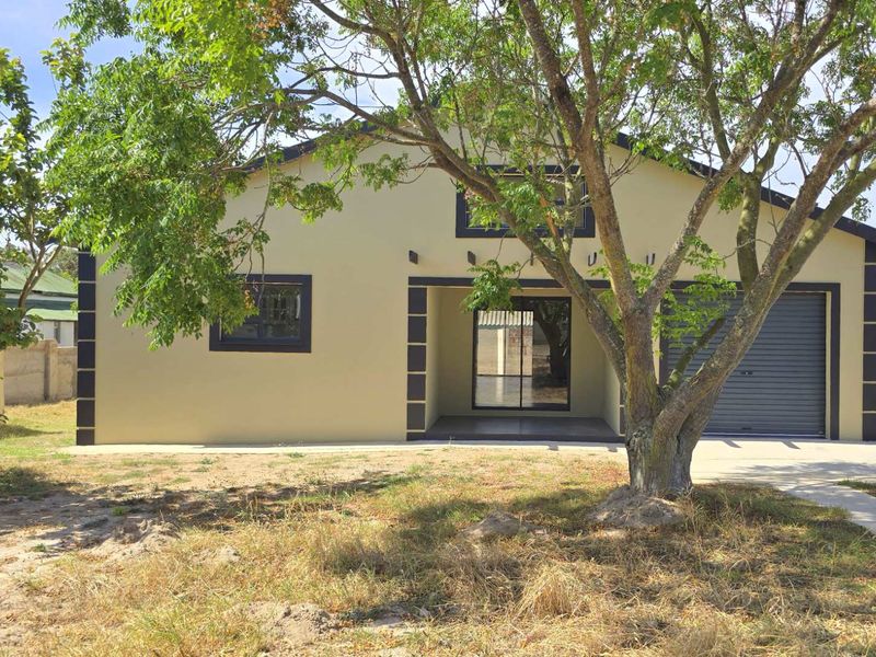 Charming Brand New Family Home in Albertinia - Photo 2