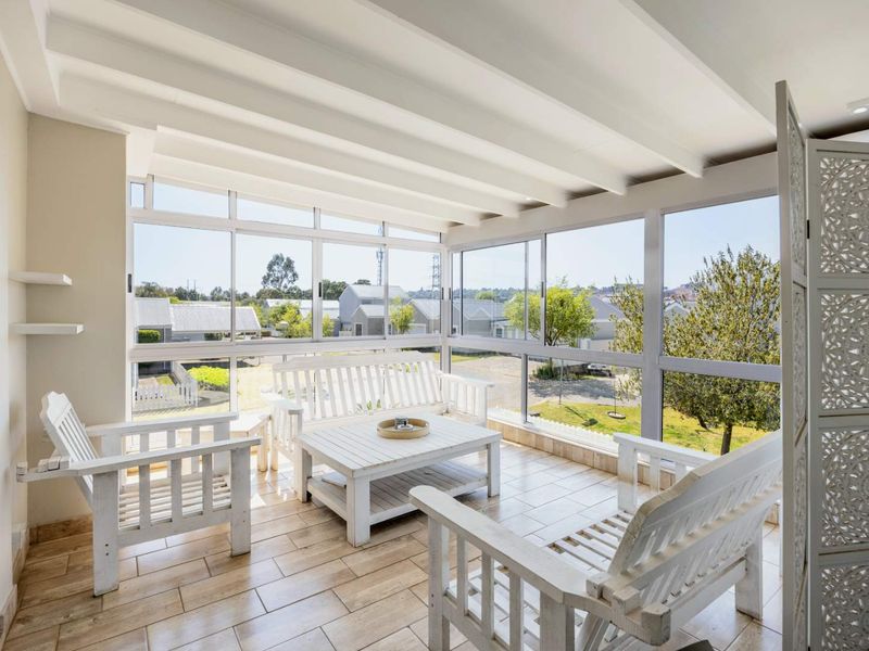 Exclusive Luxury Living in Leisure Bay Estate - Photo 9