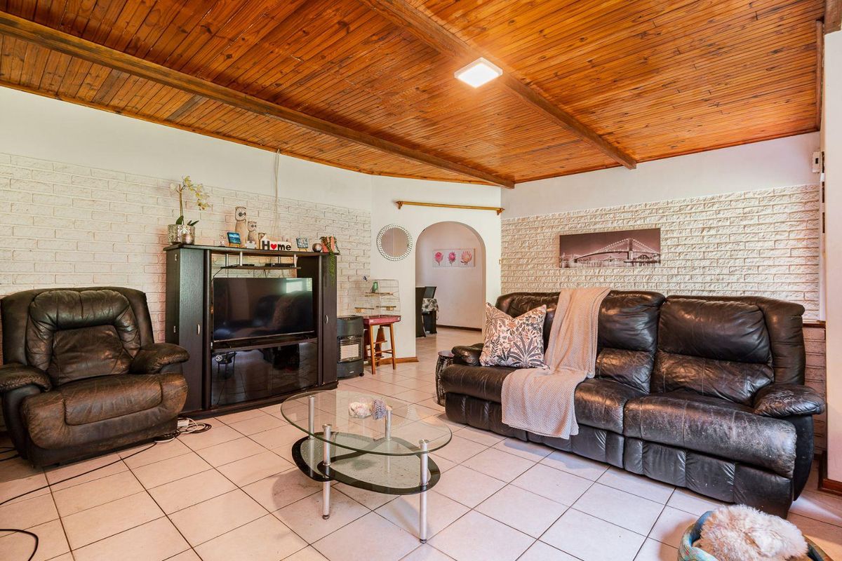 UNIQUE FAMILY HOME WITH COTTAGE IN PRIME WATERFALL 1 - Photo 5