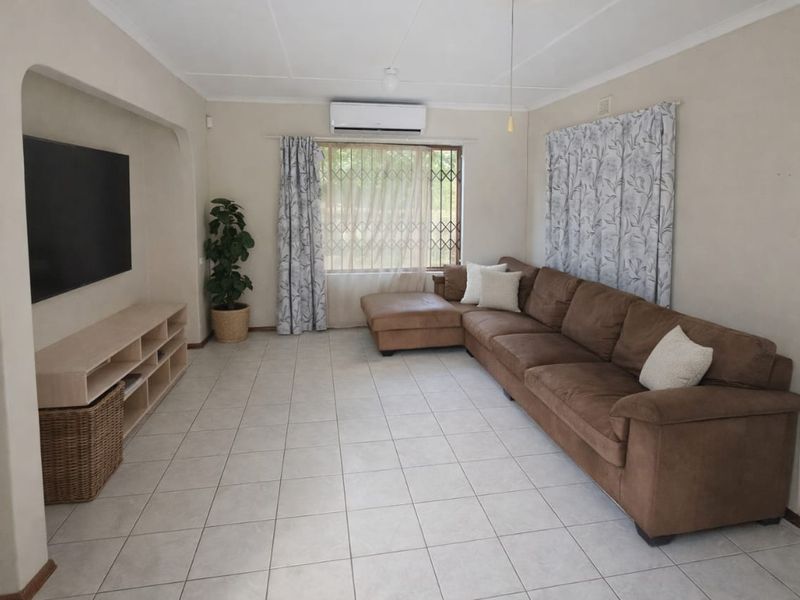 Spacious 3-Bedroom Home with Pool in Birdswood, Richards Bay - Photo 1
