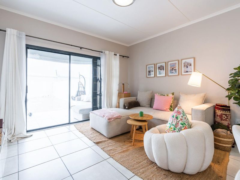 Three Bedroom Groundfloor Corner Apartment - Photo 4