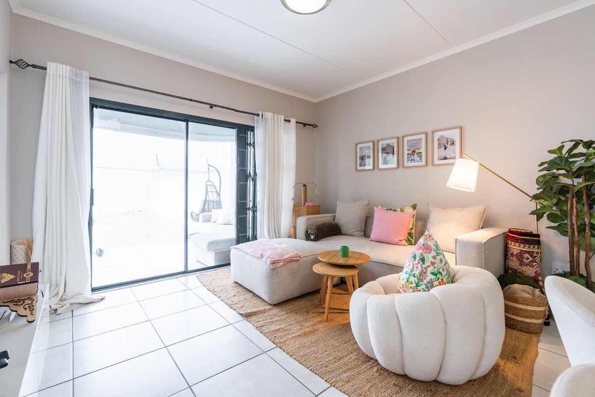 Three Bedroom Groundfloor Corner Apartment - Photo 4