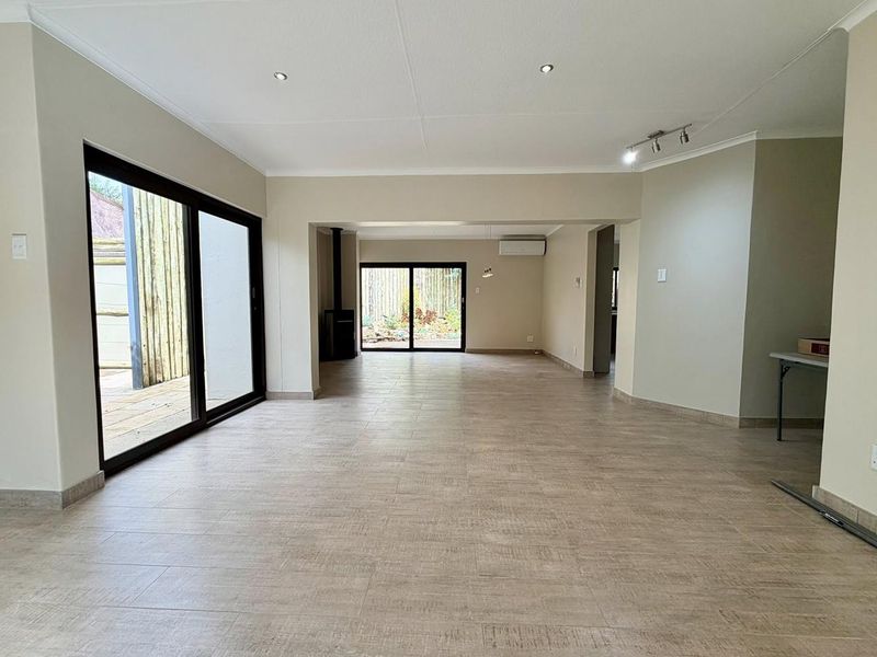 4 Bedroom House TO LET in Klein Windhoek - Photo 6