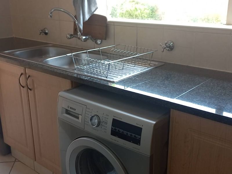 3 bedroom townhouse in sought after complex - Photo 6