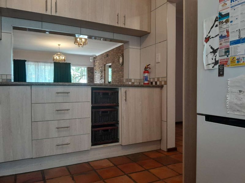 Well maintained 1st floor 3 Bedroom Home - Photo 10