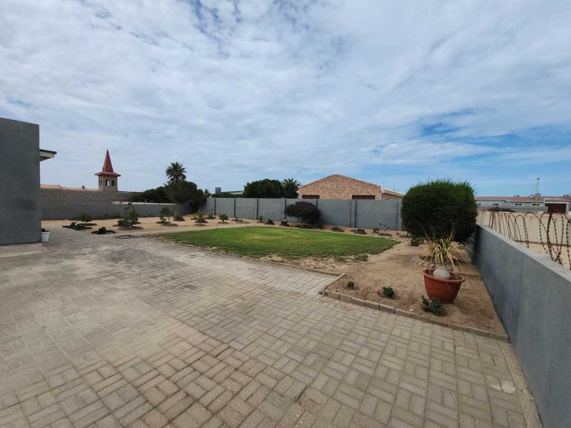 Nice 3 bedroom house in extension 6, Henties Bay. - Photo 5