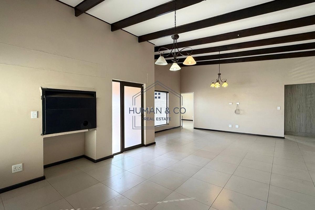 Modern 4-bedroom Home in Fairway Estate - Photo 4