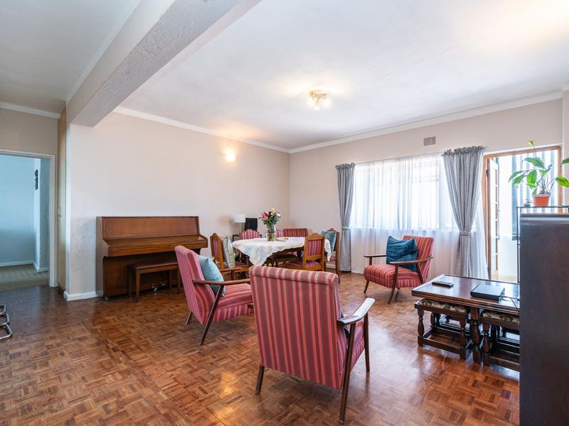 Bright and Spacious 3- Bedroom Flat - Ultimate Convenience Near Town! - Photo 8