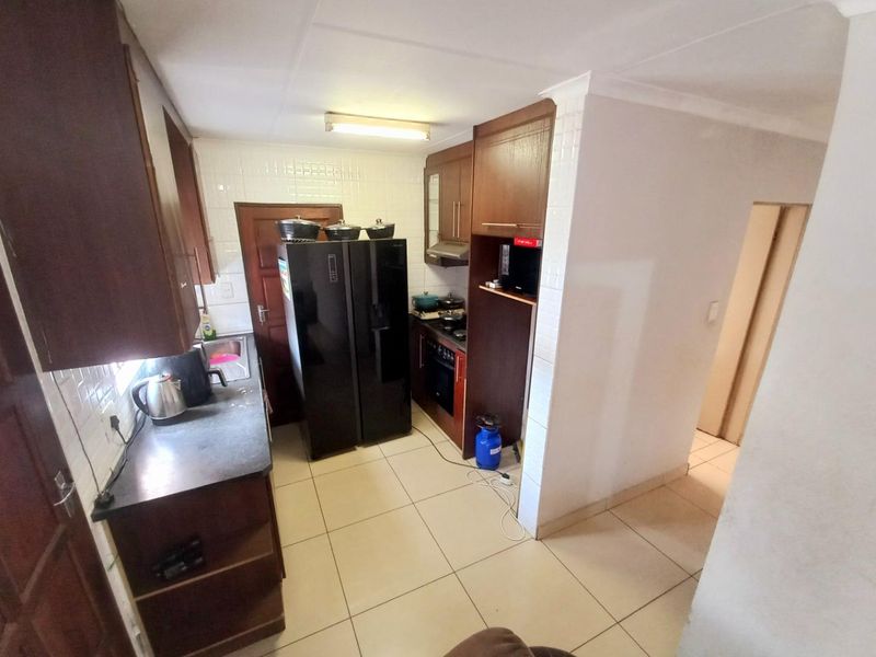 Three bedrooms house for sale in Elandspoort - Photo 7