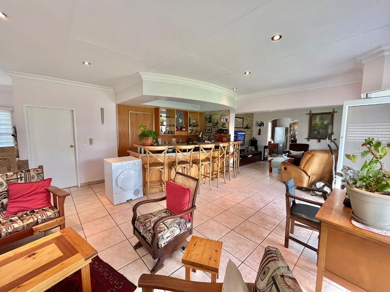 WELL KEPT PROPERTY IN THE HEART OF SUNWARDPARK!!! - Photo 3