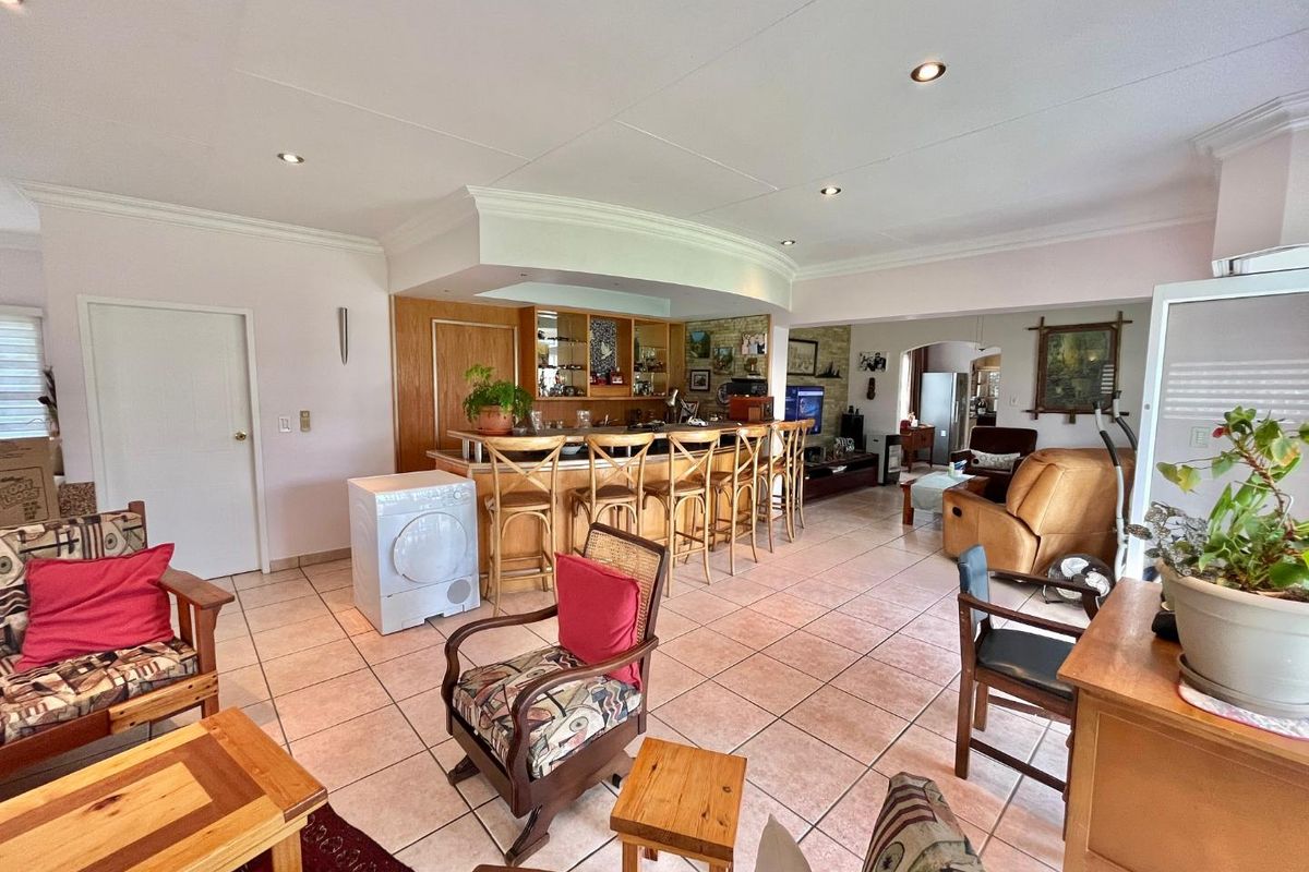 WELL KEPT PROPERTY IN THE HEART OF SUNWARDPARK!!! - Photo 3