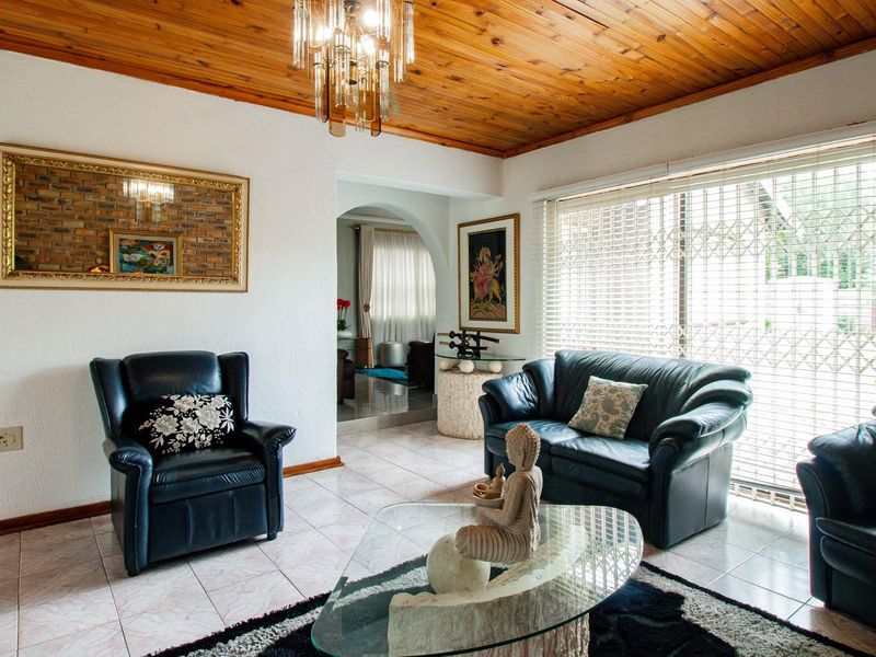 Cozy 4 Bedroom House For Sale. - Photo 3