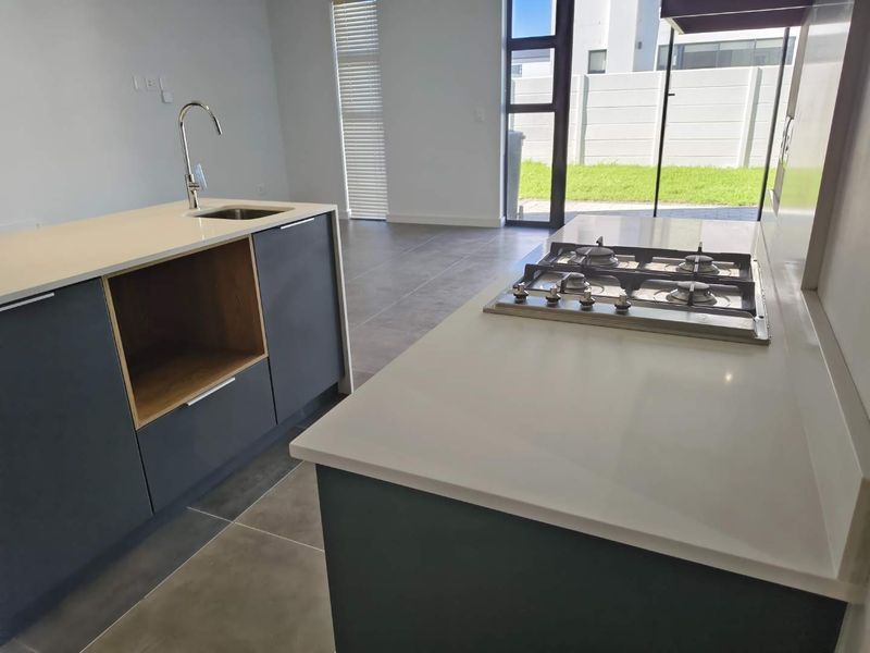 Modern 3-bedroom family home to rent in Le Coste Estate - Photo 6