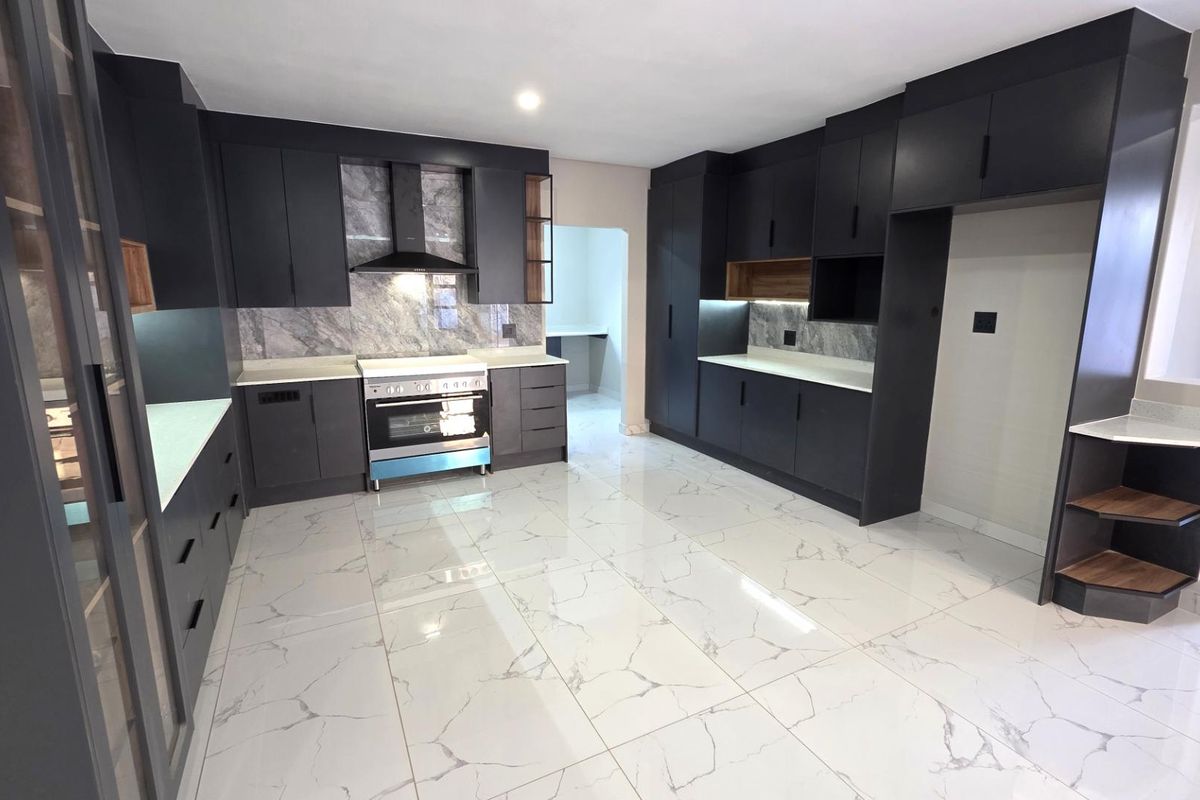 Pristine 4 Bedroom Family Home in Melodie Hartbeespoort - Photo 4