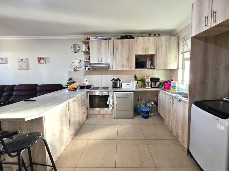 Peaceful Two-Bedroom Townhouse in Omeya Estate - Photo 8