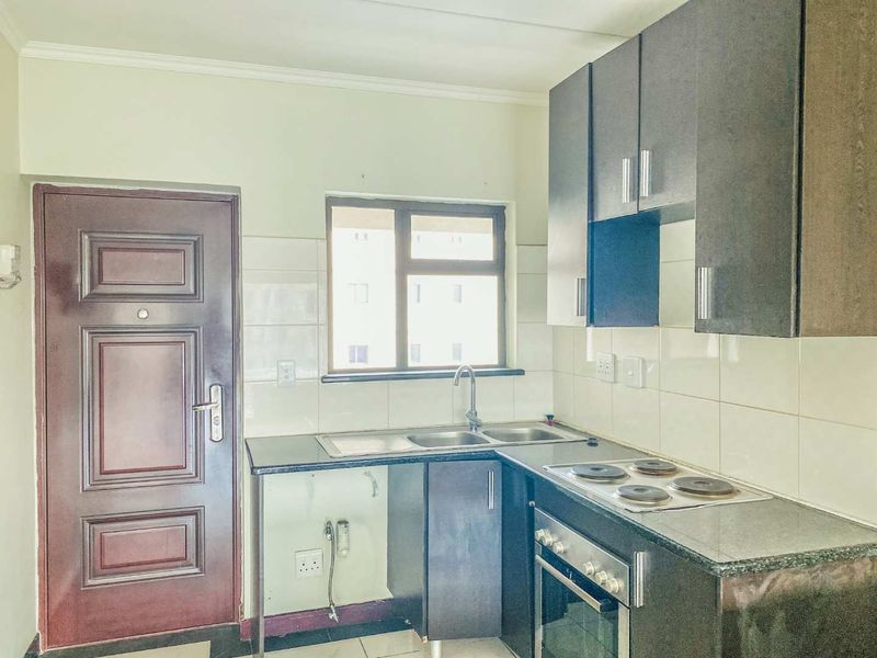 Spacious 2-Bedroom Home with Covered Parking in Secure Estate - Photo 5