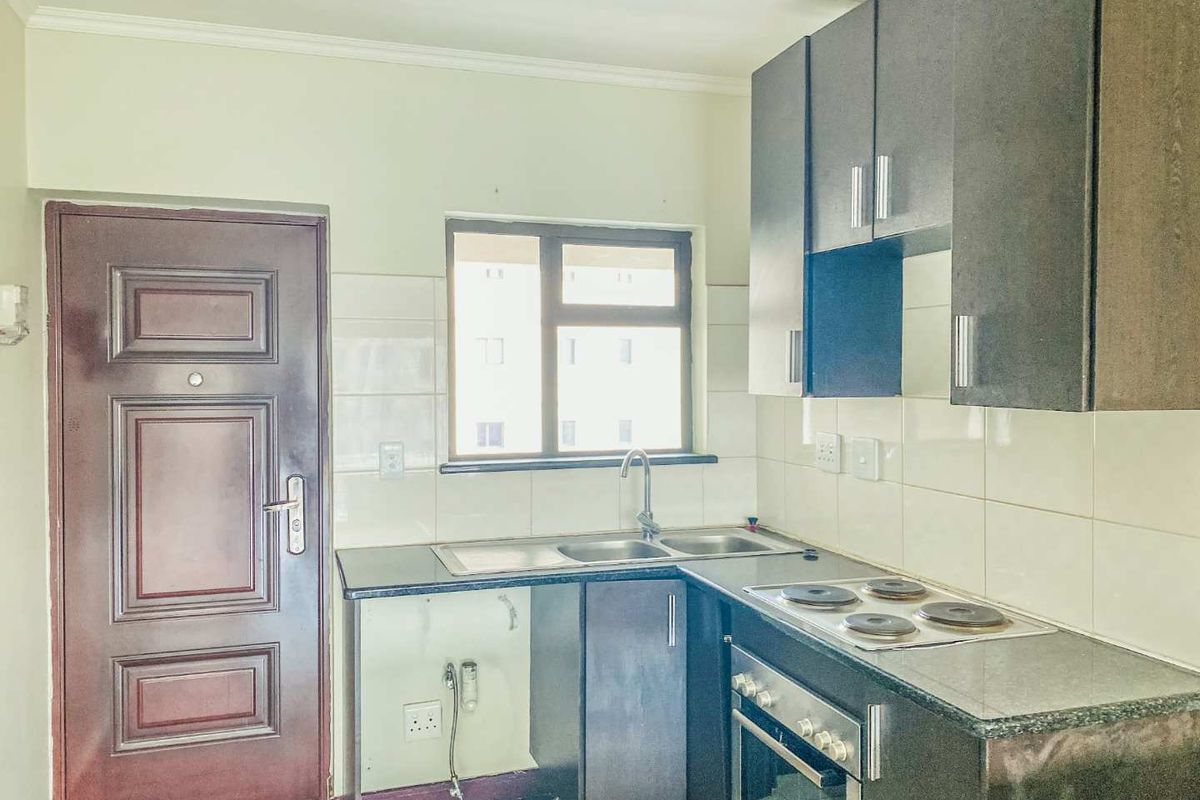 Spacious 2-Bedroom Home with Covered Parking in Secure Estate - Photo 5