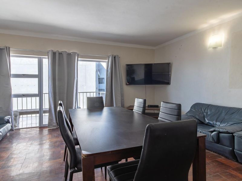 Beachside Living Meets Mountain Views – Spacious Muizenberg Gem with Garage - Photo 5