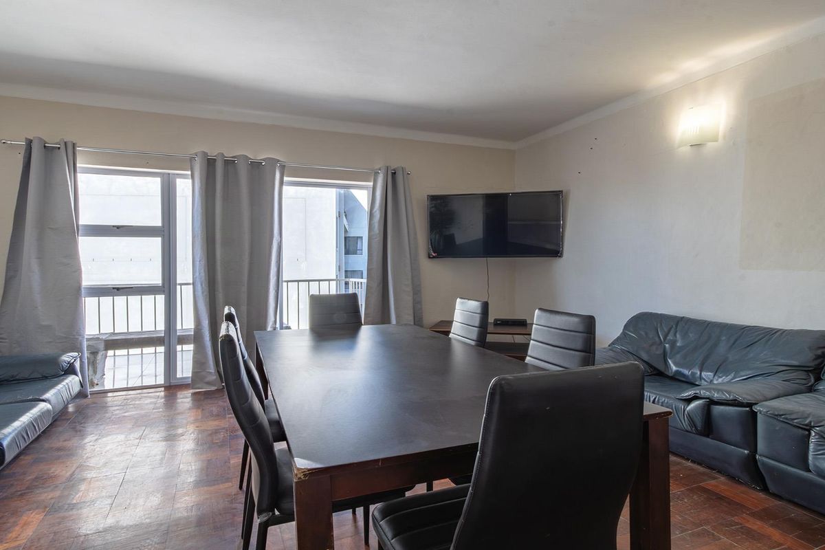 Beachside Living Meets Mountain Views – Spacious Muizenberg Gem with Garage - Photo 5