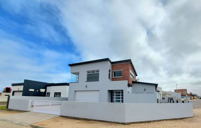 Luxury Living: New Build with Breathtaking Sea Views