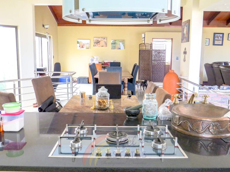 Spacious Family Home For Sale in Vogelstrand, Swakopmund - Photo 9