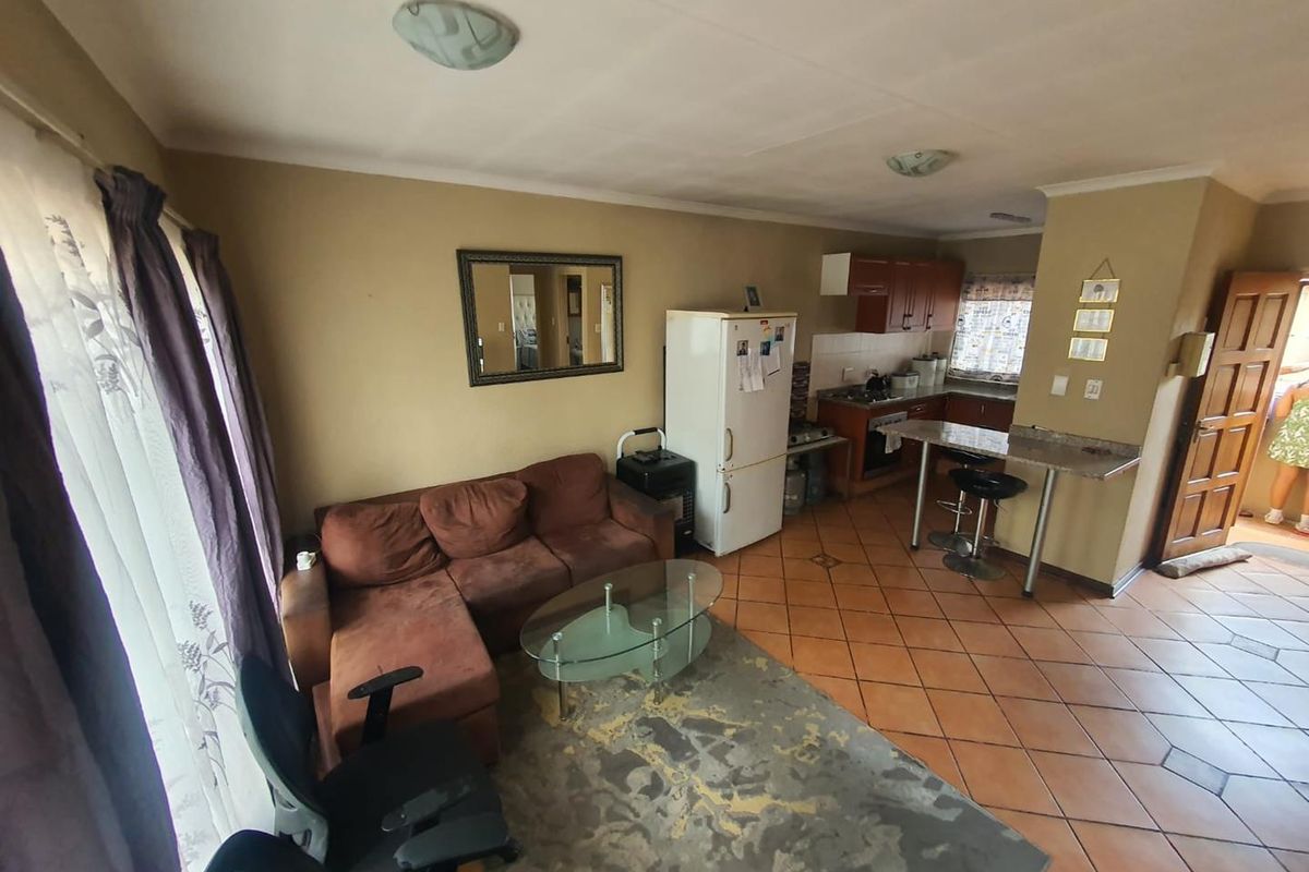 Lakefield Townhouse - Investment Opportunity - Photo 5