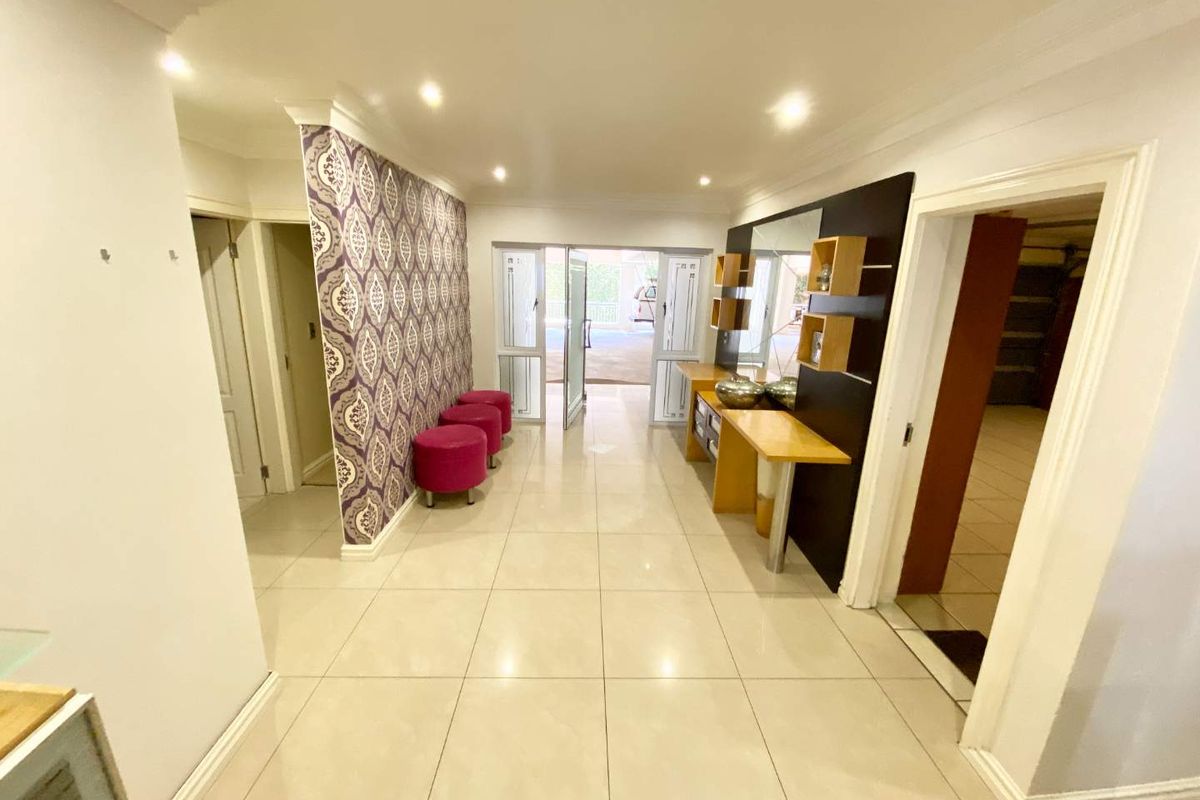 Fully furnished apartment with lovely sea views - 24hr security, pool and gym - Photo 3