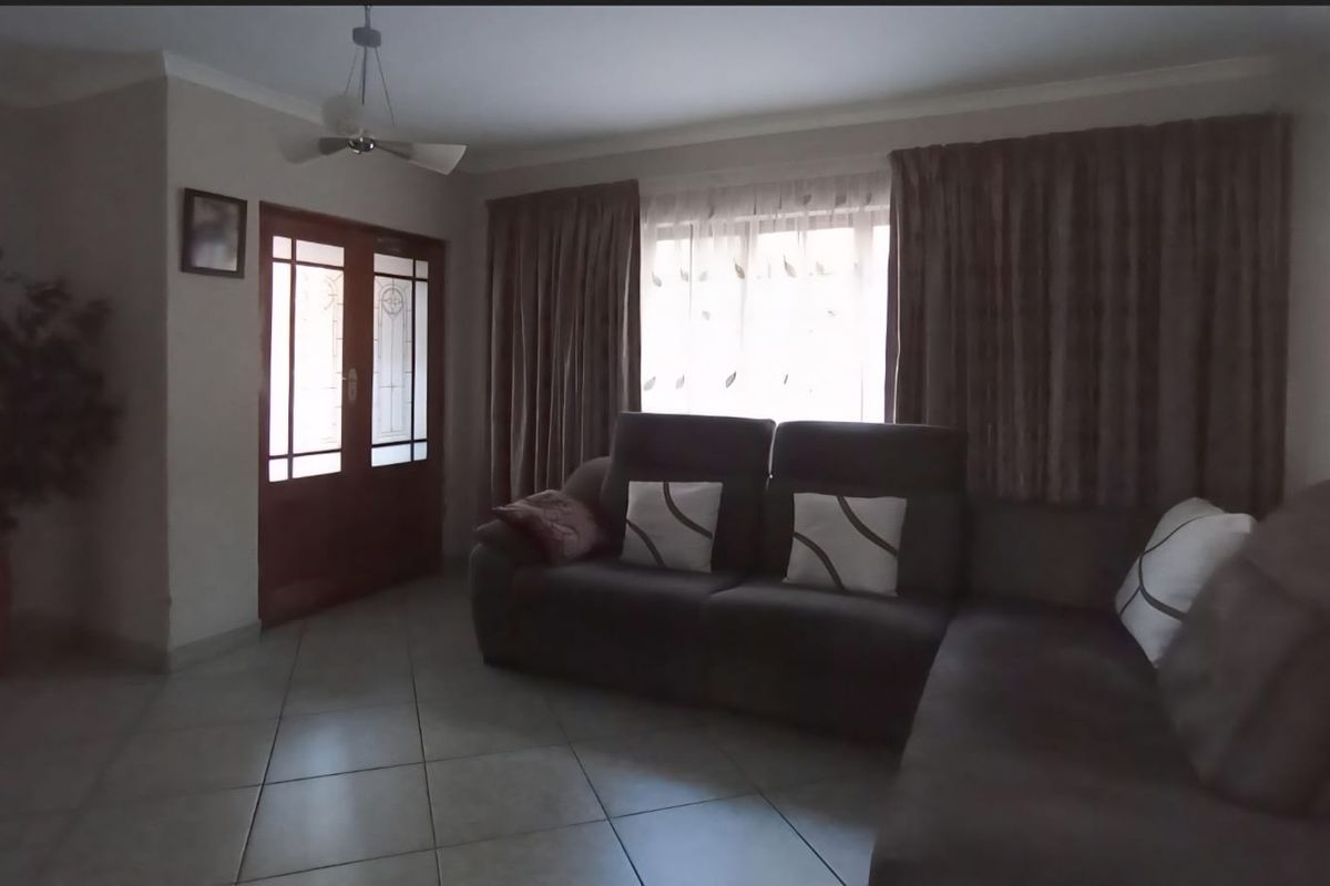 3 Bedroom House for Sale in Ninapark - Photo 4